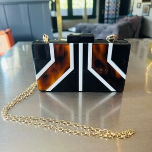 Fashionable clutch